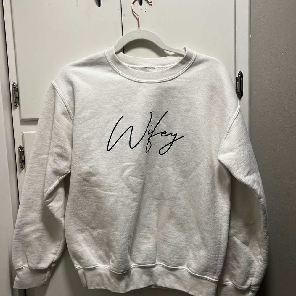 White 'Wifey' Women's Crewneck